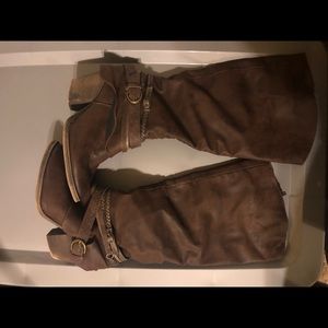 Adorable funky chunky boots